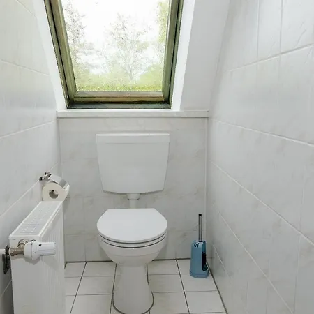 Ferienwohnung-auf-ruegen-fuer-3-erwachsene-und-1-kind-in-schaprode-zi6 * شابرود